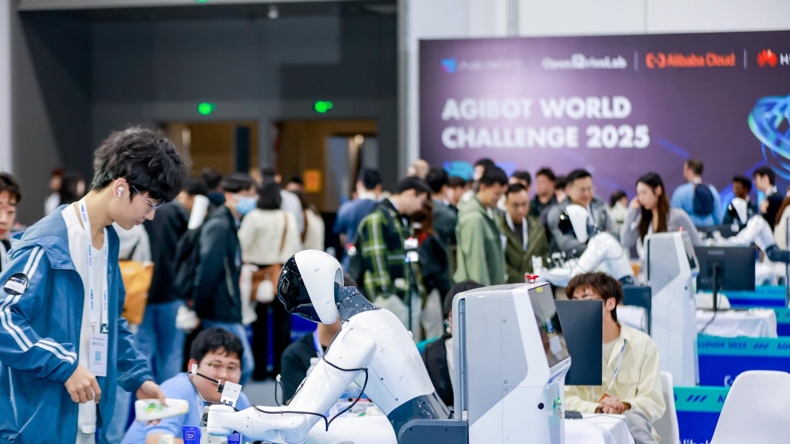 智元机器人亮相IROS 2025 ：国际挑战赛圆满收官，全系产品实战演示圈粉