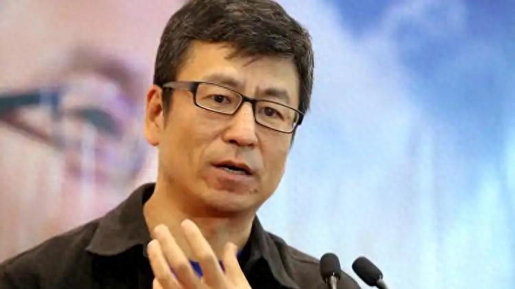 57 岁白岩松 “逆袭” 全网：一句 “年轻人是弱势群体” 为何让百万网友破防？
