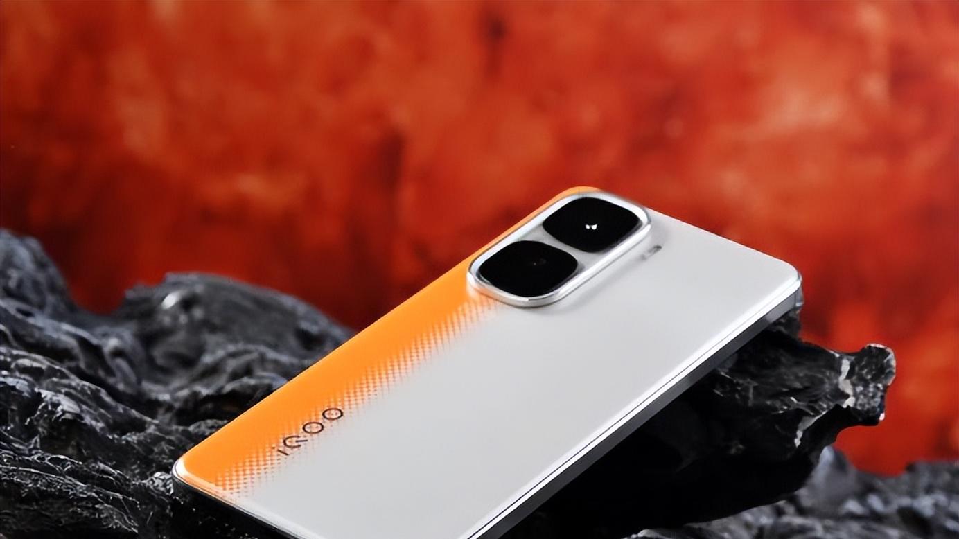 中端机内卷天花板：iQOO Neo10的“不讲武德”式堆料，让友商怎么玩？