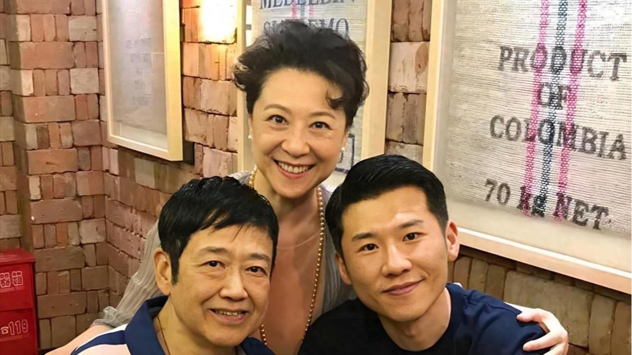 王骁追忆父亲王群：我在剧组遭刁难，慈父的眼泪催我奋进