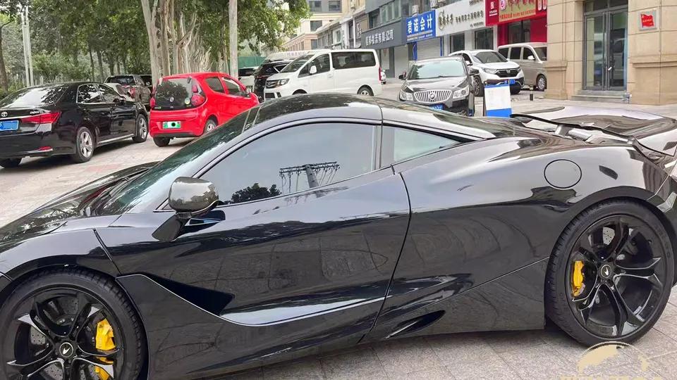 有钱人真多！山东西部小城一小区千万级别跑车现身？外观超吸睛