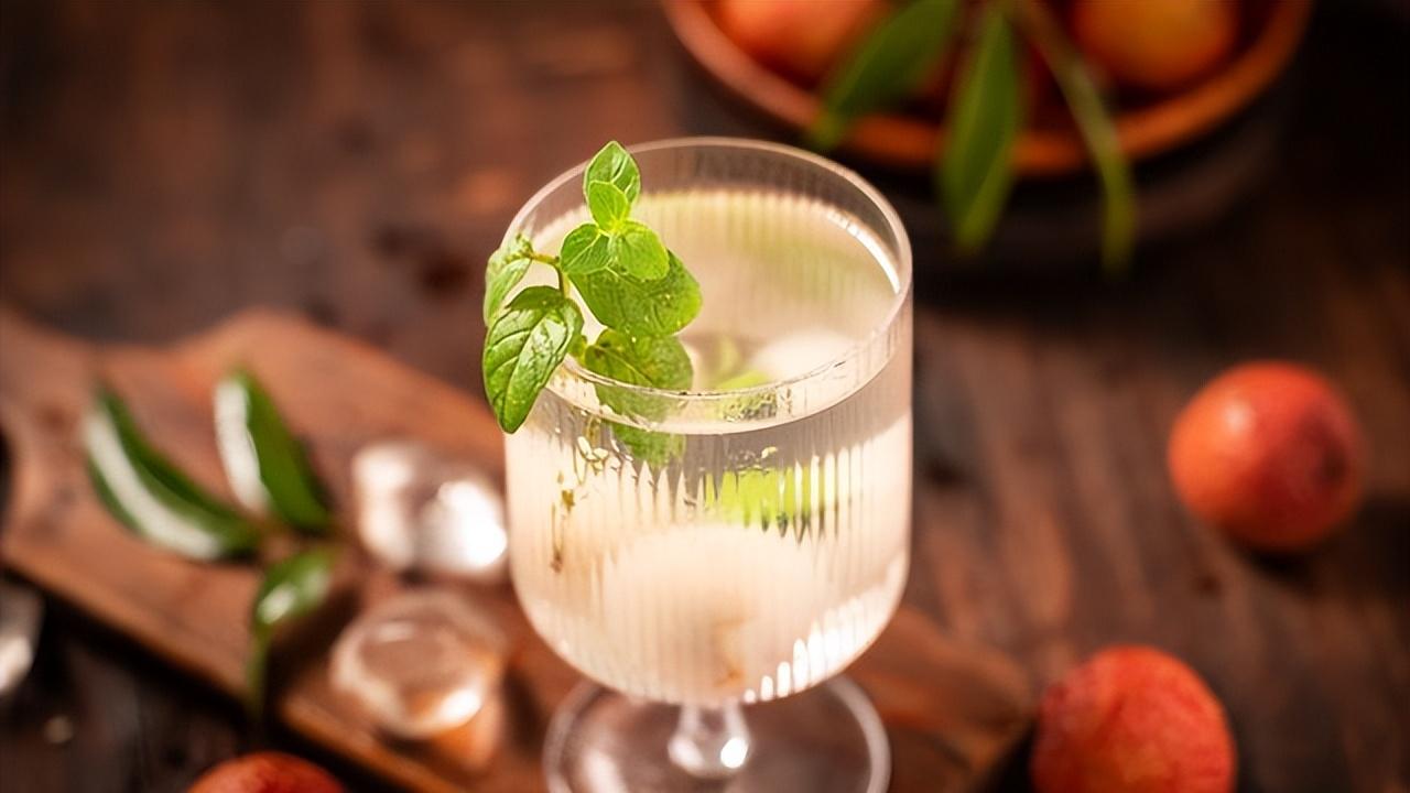 梧桐山下乳香嬗变：麦当劳霓虹启中法奶酪文明对话