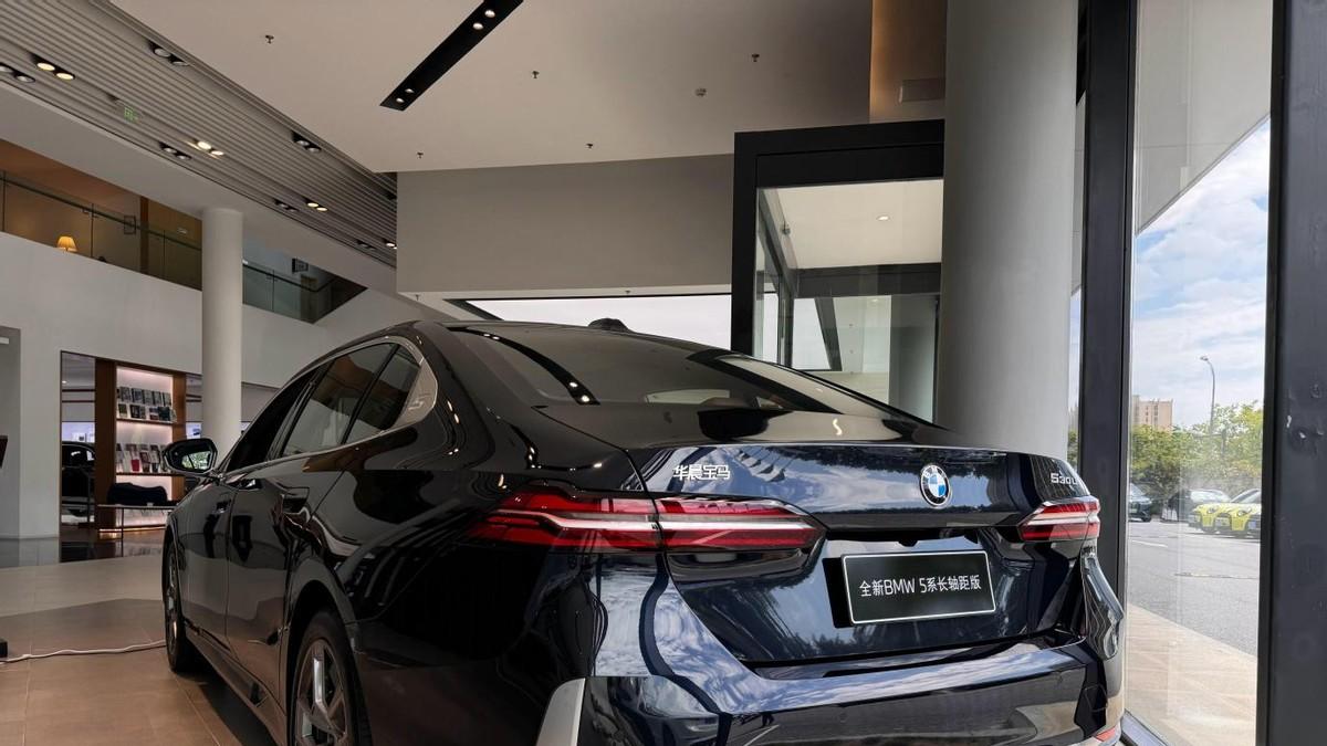 月薪8000买宝马5系？是痴人说梦？还是大有可能？