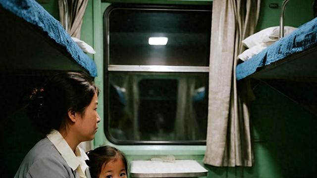 1992年我把卧铺让给陌生孕妇，她塞给我一张纸条：我丈夫在招商局