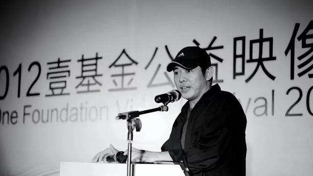 62岁李连杰生日，公布两件事，退出壹基金公职，解密不为人知往事？