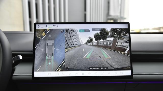 2025 款深蓝 S07 深度体验华为乾昆智驾赋能的 15 万级智能 SUV 破局之作