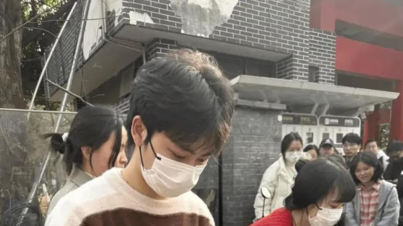 那个从复旦退学卖土豆泥的男生，今天给所有年轻人上了一课