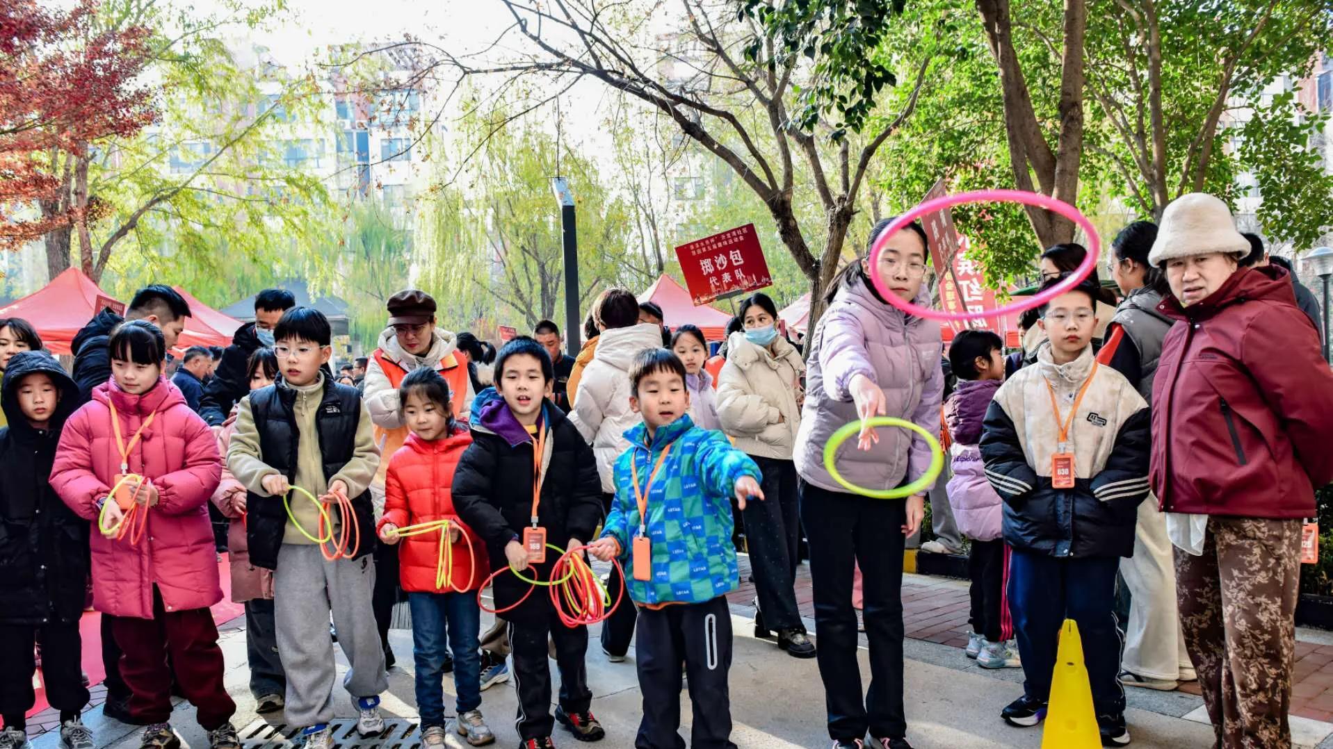 逐趣运动暖冬 共建幸福慧园沂龙湾慧园小区第五届趣味运动会举办