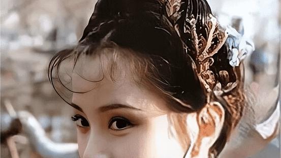 结婚23年她的内衣都是丈夫洗，在丈夫入狱后，她为夫还债三千万