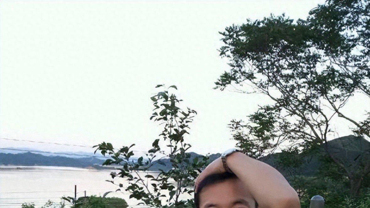 王强离婚风波中，儿子结婚证留言让他瞬间泪崩