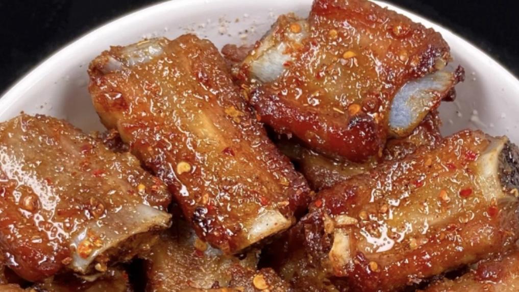 空气炸锅蒜香椒盐排骨：简单美味，秒光无剩的绝佳佳肴！