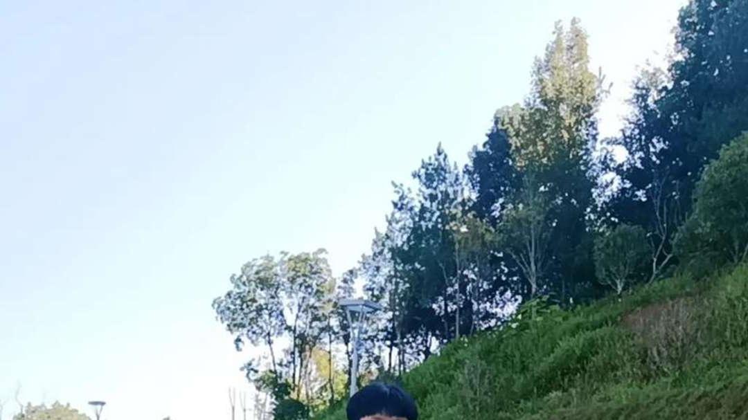情感：辽宁丹东鸭绿江断桥，夫妻讲解战火史，弹痕诉说爱国情