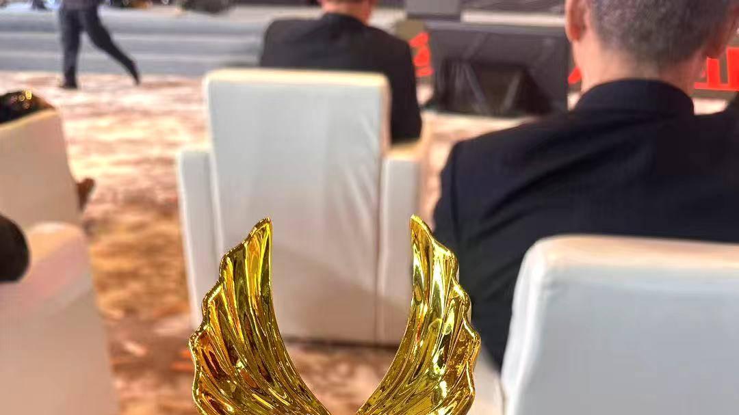 平面模特王莹荣获“金鹮奖·亚洲时尚热点人物奖”