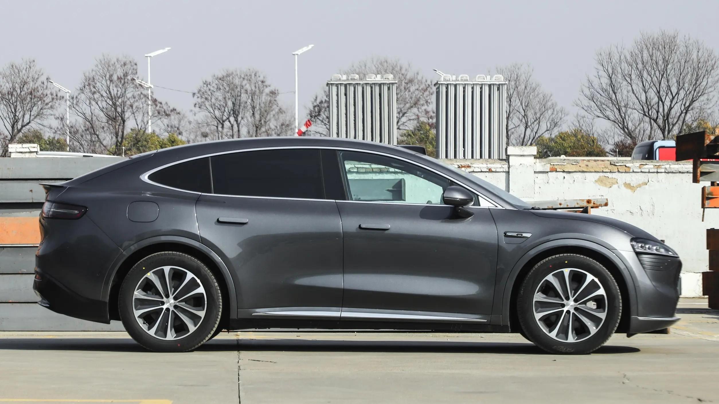 国产新能源SUV崛起，智界R7能否颠覆市场？背后真相令人深思