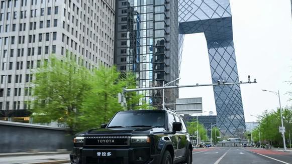 燃油车还有未来么？双托森普拉多旗舰VX版告诉我们：出路在创新