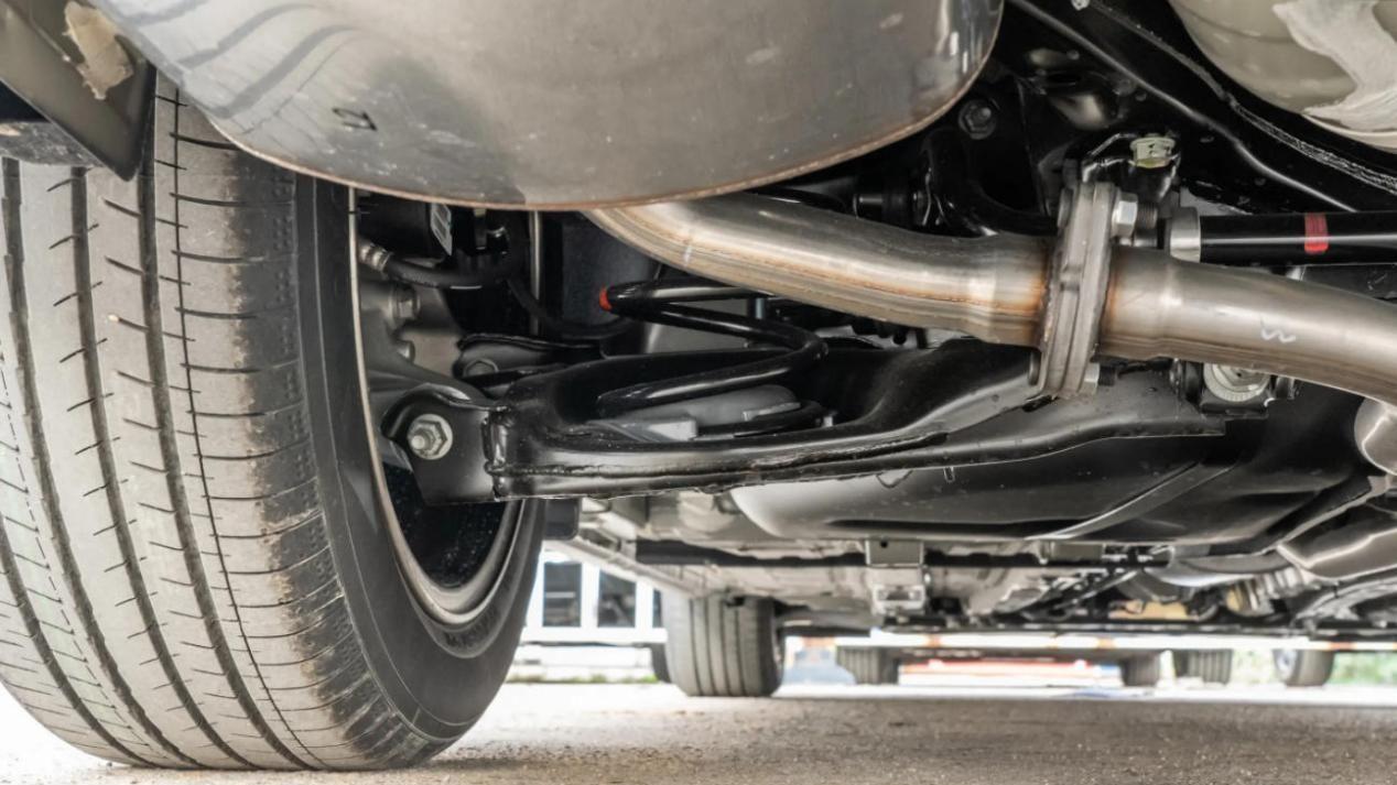 2026款天籁怎么样？鸿蒙座舱和天籁油车匹配吗？大沙发也有缺点？