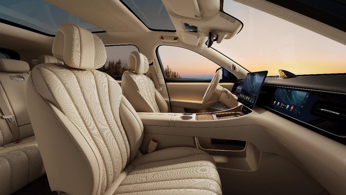 重新定义自驾游！车载小艺“黑科技”上车，这才是懂你的智能座舱