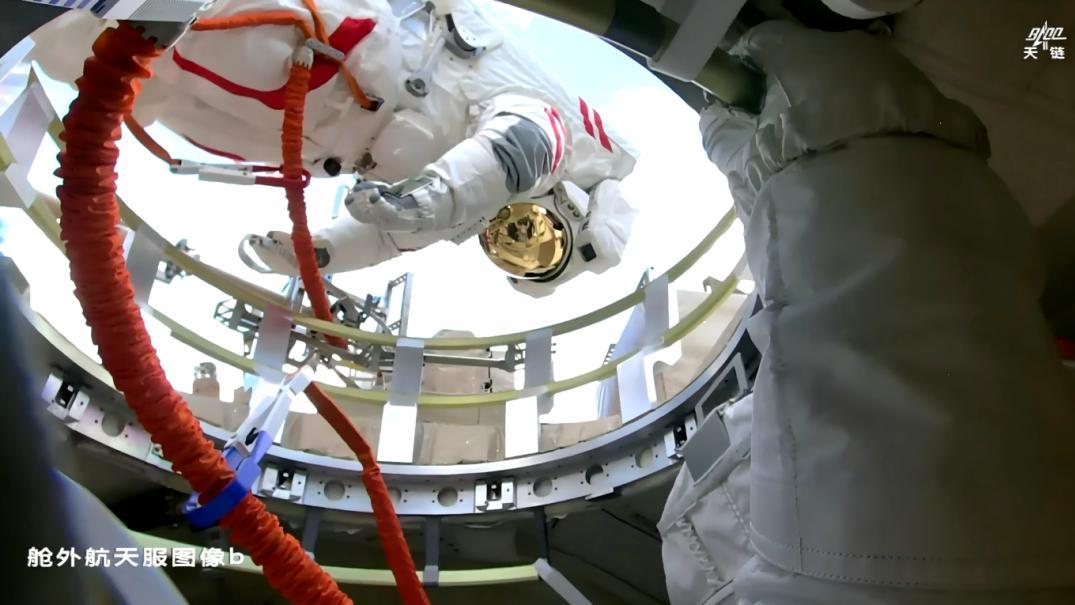 神舟二十一号乘组完成出舱，连续8小时行走，主要办了三件大事