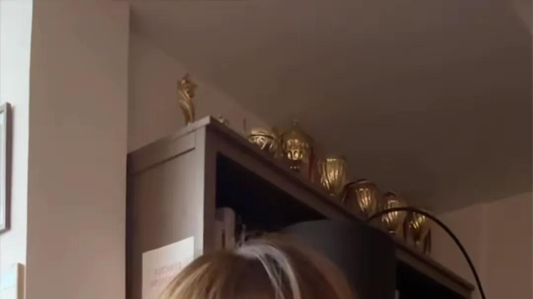 66岁香港富豪婚外情被曝，五年四胎原配不知情，被指不如陈妙瑛