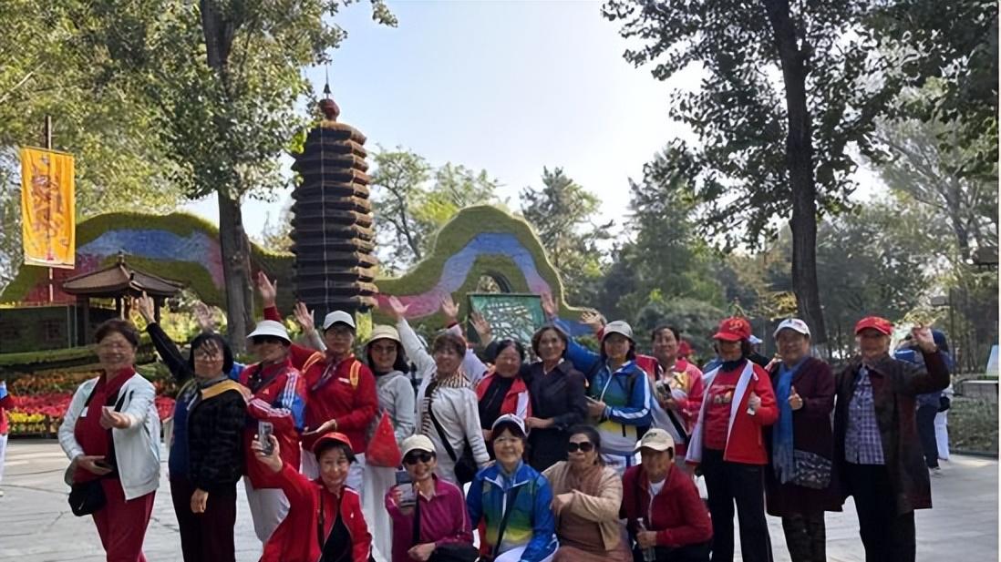 北京市通州区京贸国际城社区举行“家园同心，健康同行”健步走活动