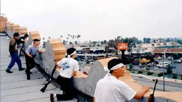 为什么美国人尊重韩国人？答案藏在三十年前那片屋顶上