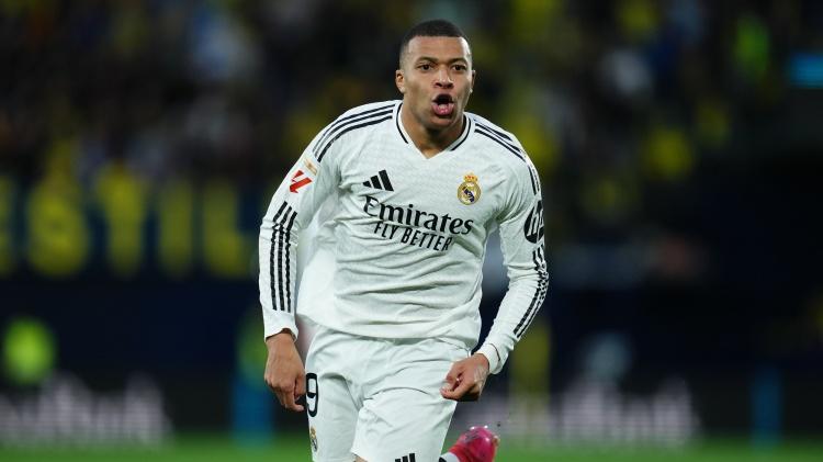 身价天花板！17岁亚马尔2亿欧成足坛第一人，维尼修斯跌出前3