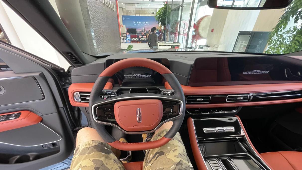 深圳街头林肯飞行机咖啡车再续暖心体验