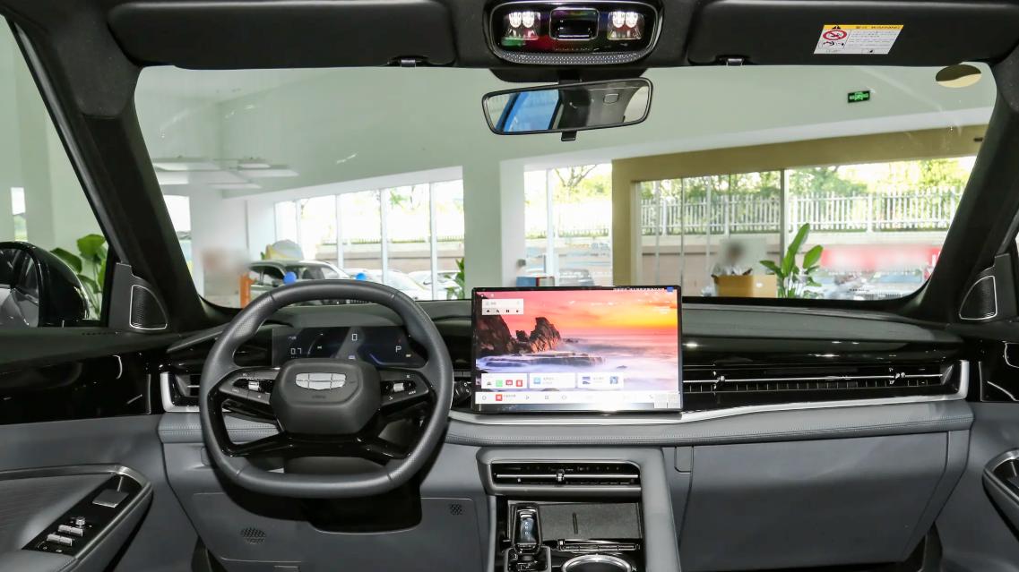 10万级燃油SUV绝地反击！博越L月销2.1万辆碾压混动，靠这三把刀