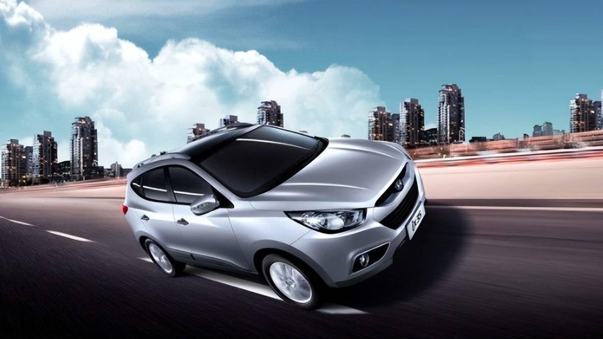 长途开车疲惫怎么办？要打开窗户通风