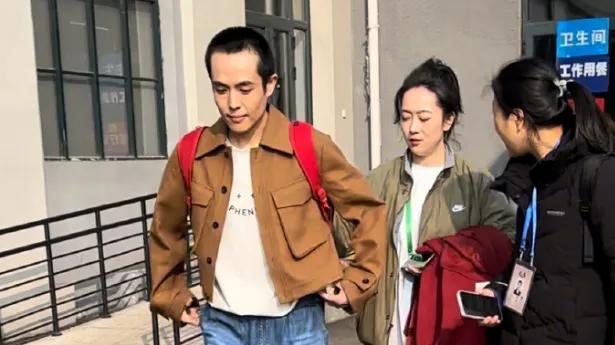 王星已有新资源，之前曾向女友提分手，女友的反应尽显聪慧