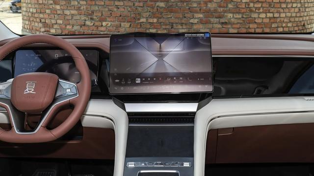 亲民MPV新选择，车长超5米1，油耗0.84L，续航1060km，起售价24万多