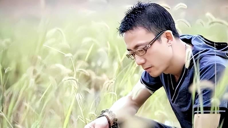 从籍籍无名到一夜爆红：袁树雄30多年音乐路写就逆袭人生