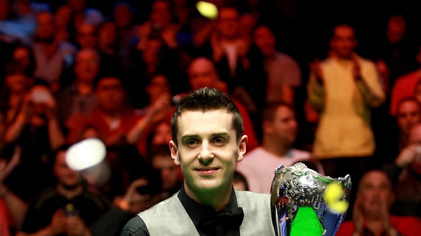 塞尔比捧杯改写纪录，赵心童丁俊晖低迷引质疑，冷门赛事背后隐情。