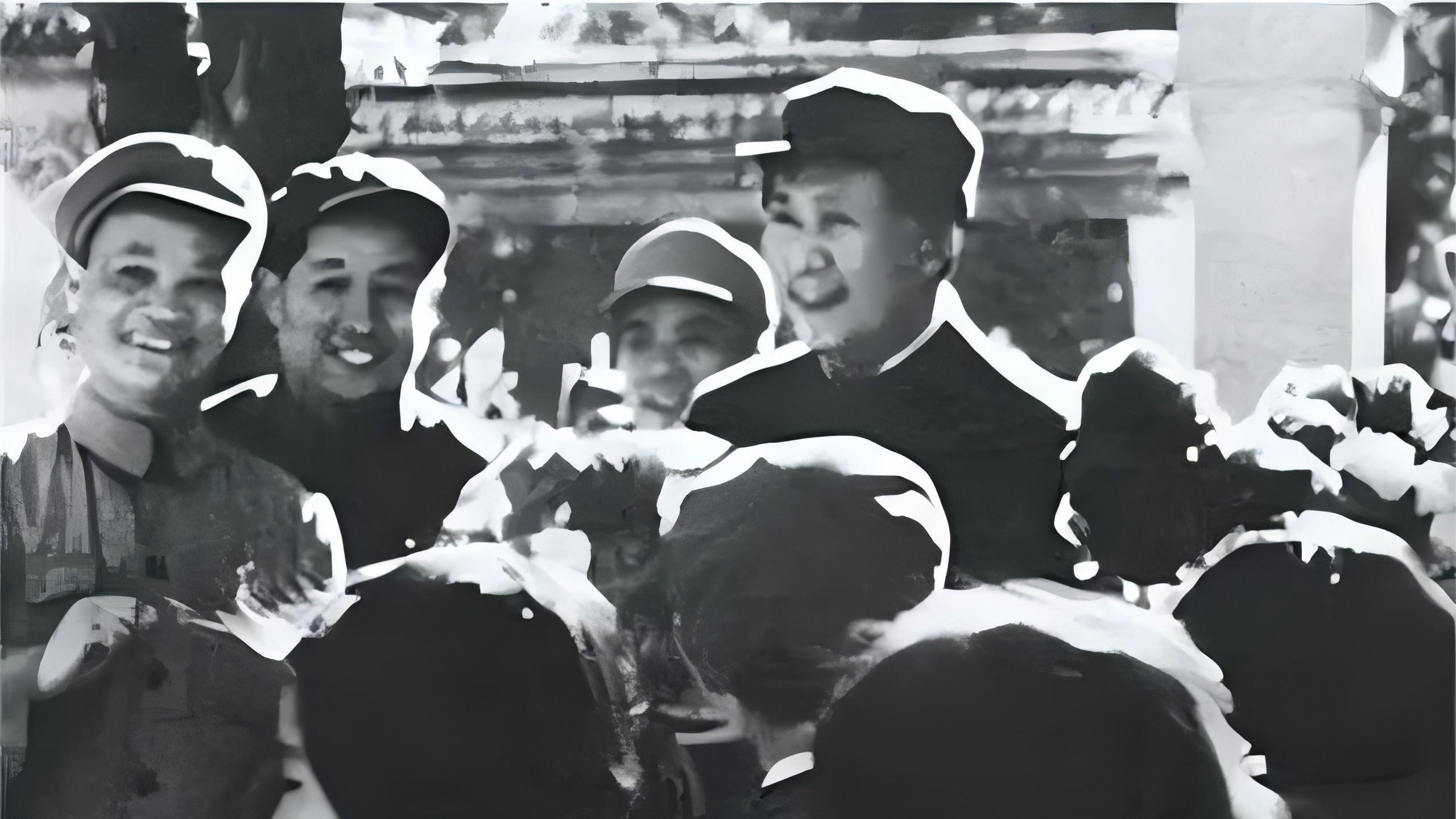 毛主席延安食堂请客，为何路上竟遭贴身袭击，是谁舍命挡致命一击