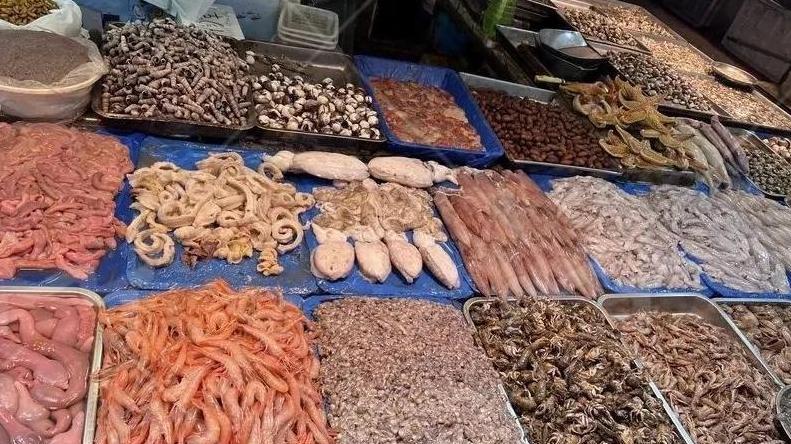 鲅鱼热潮来袭，青岛人为何对每天交易数万斤的鲅鱼情有独钟？