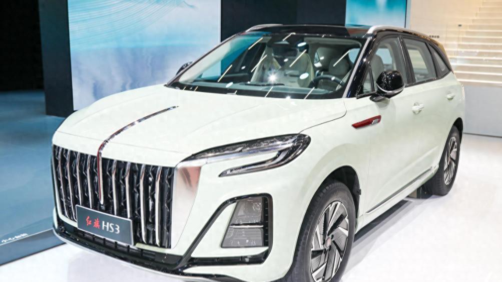 为何红旗定价如此不自信？试驾全新HS3，15万价位豪华感不突出