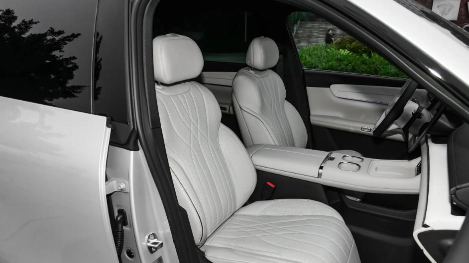 或不到13万起，买中型插混SUV，轴距两米九，还配魔毯悬架