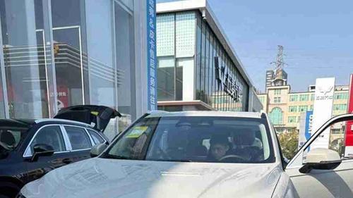 二代哈弗枭龙MAX实车到店，大过宋PLUSDM-i，配324马力+高阶智驾