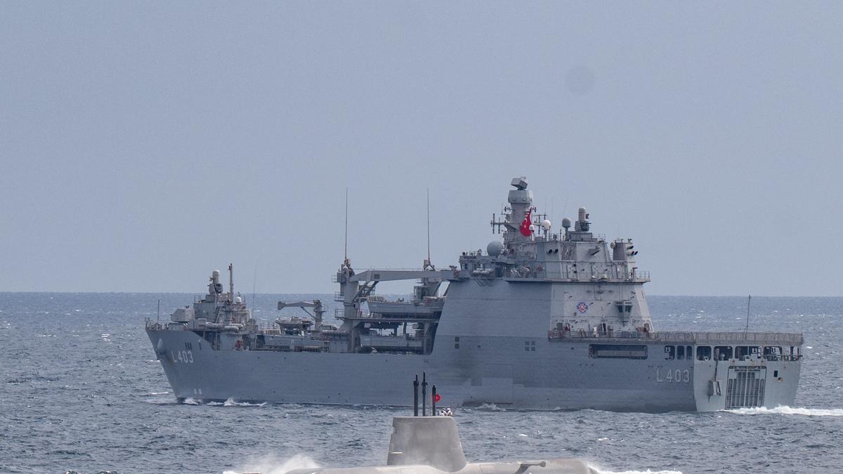 福建舰入列引爆第四艘航母命名猜想：为何"台湾舰"呼声最高？