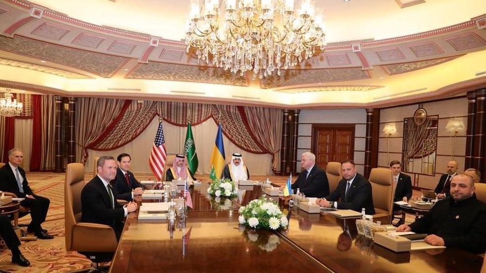 美乌密谈反转！都笑得合不拢嘴，特朗普喊泽连斯基再赴美签约