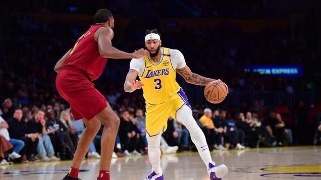 湖人遭骑士双杀跌西部第7！詹皇40岁首战创纪录 里夫斯准三双