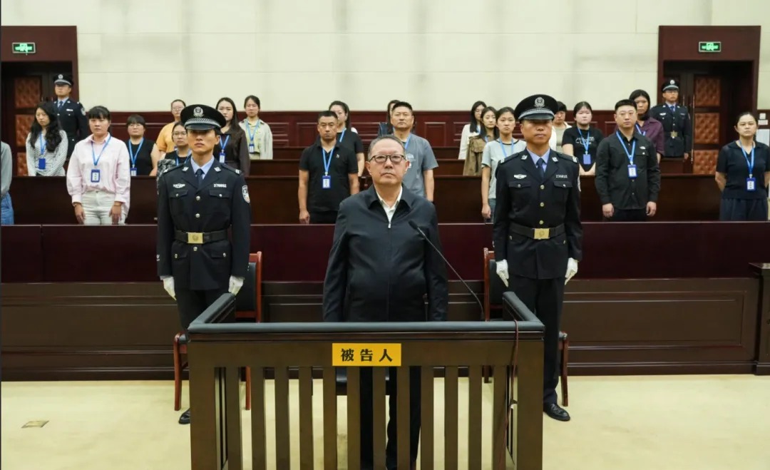 敛财超3亿！被点名“信鬼神”的他恣意妄为，纸醉金迷背后还有多少隐秘