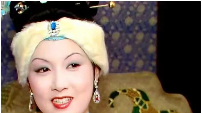 红楼：死而复生的王熙凤是如何打败贾琏拿到人生主动权的？原来，高手都是这样的