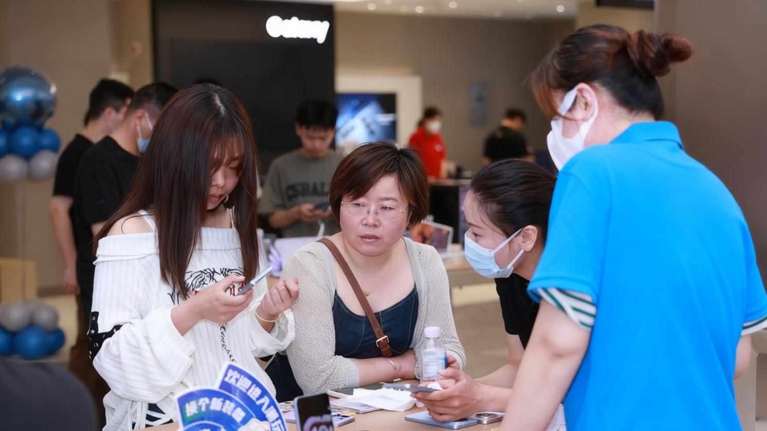 今年双11，年轻人为何热衷“泡在”门店“玩手机”？