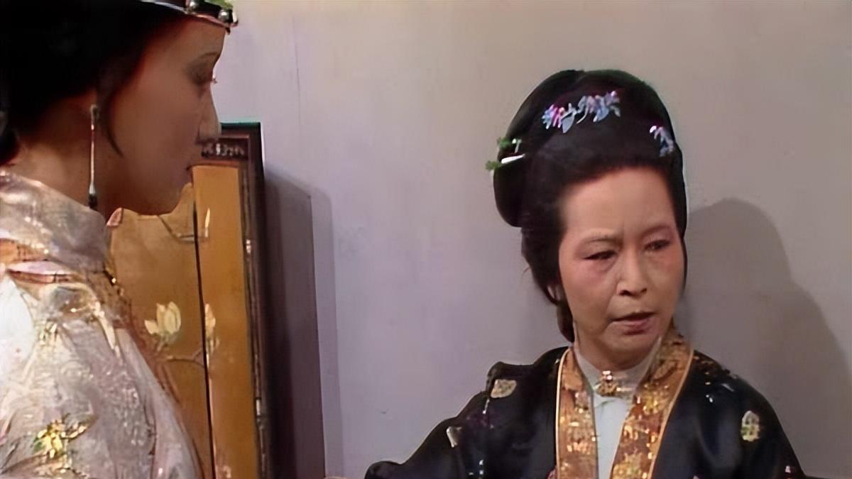 为什么王夫人一来就认定，绣春囊是王熙凤的？