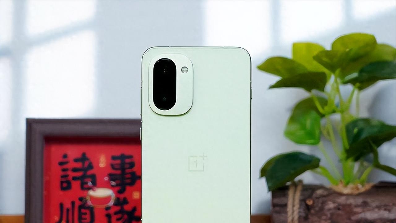 一加手机诞生“新黑马”，骁龙8Gen5+8300mAh，10分钟打破销售纪录