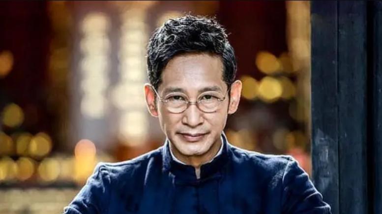 用饭圈逻辑洗白林耀东



有人说，只要能挣钱、捐款、养活人，就算说三俗相声，那