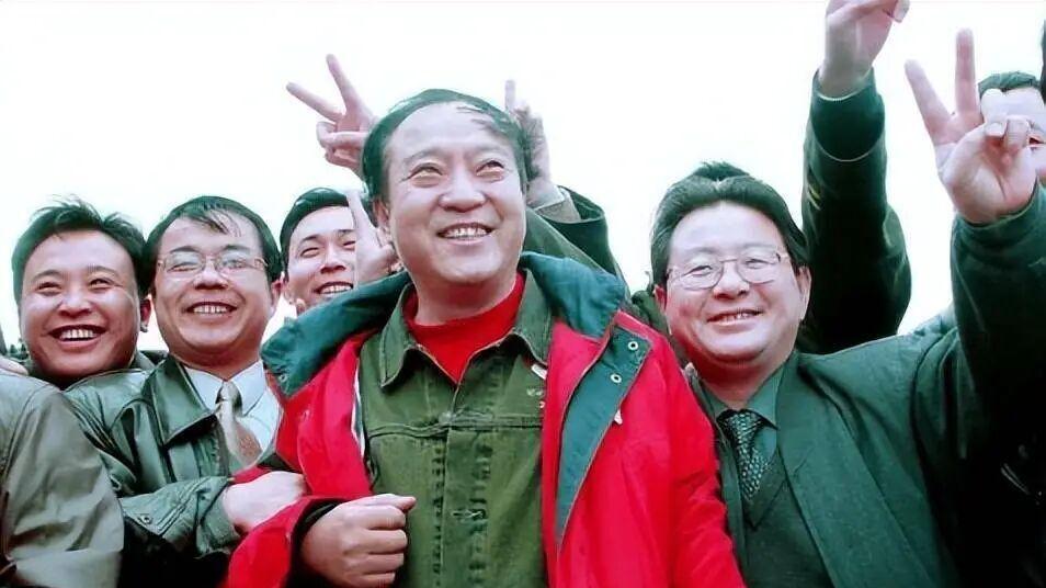 76岁牛群没想到，折腾半生家产尽失，如今美国毕业的儿子成晚年依靠