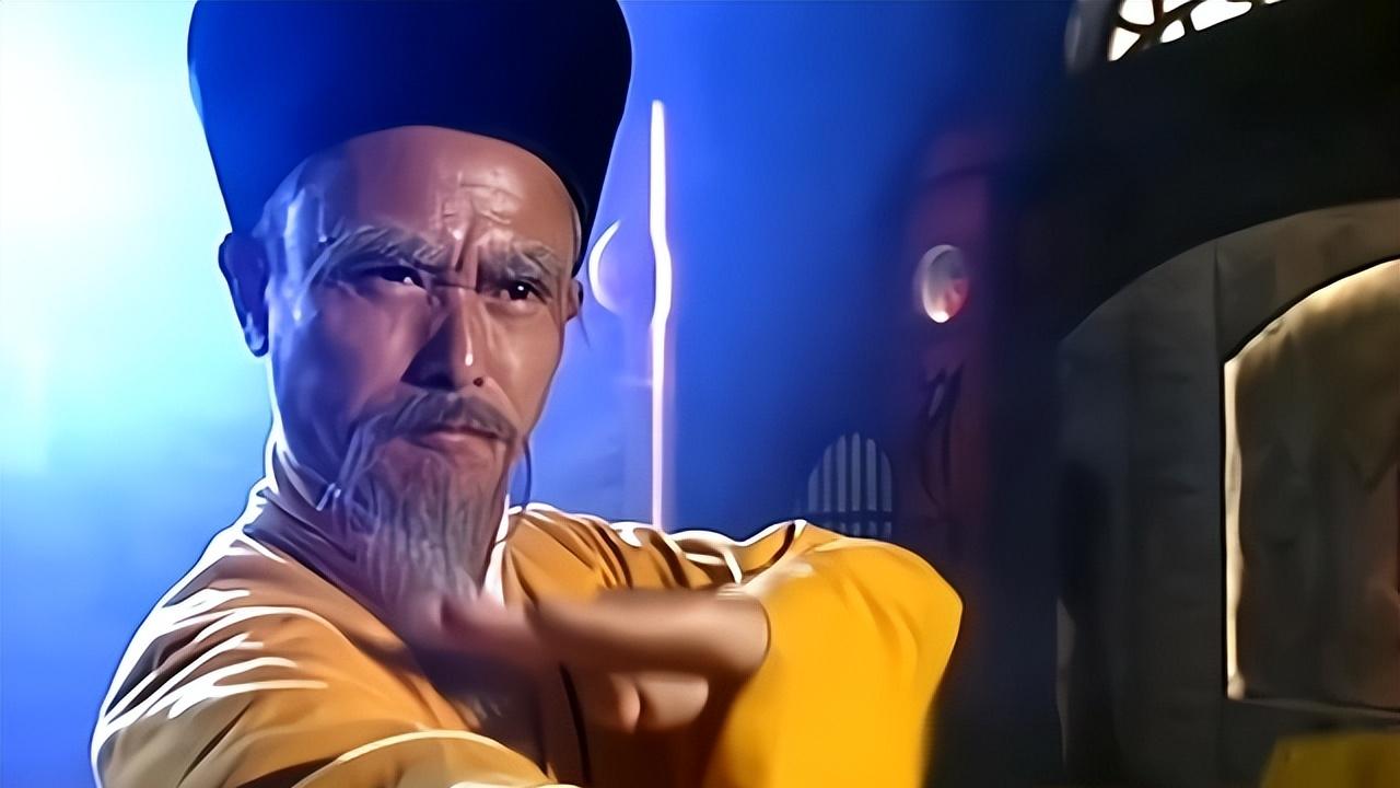 金庸笔下最蠢的8大反派，放着神功不修炼，苦练三流武功终成废人