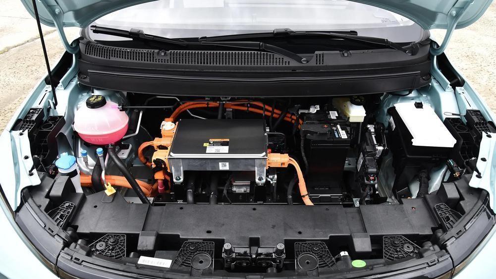 后排座椅藏“榻榻米”，起售价不到7万，几何E还不够好